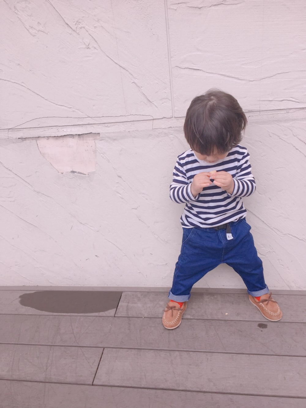 「秋服準備はじめました、男の子コーデ、おしゃれさんと繋がりたい、秋色コーデ、プチプラ、シンプル、ボーダー、kids、赤い靴下、モカシン」｜「B:MING by BEAMSのビーミング by ビームス / デニムロングパンツ（デニムパンツ、ブルー系）」を使った、keee◡̈♥︎さん（キッズ・80cm）の秋コーディネートの1枚目の写真