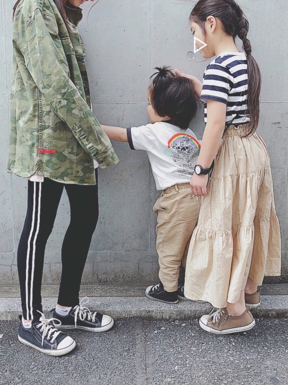 「カジュアル、プチプラ、おんなのこコーデ、girl、GU、ラインパンツ、ブラウンコンバース、kids、ティアードスカート、ボーダー」｜「GLOBAL WORKの【キッズ】Disney、Disney・Pixar/プリントTEE半袖/827096（Tシャツ/カットソー、ホワイト系）」を使った、keee◡̈♥︎さん（キッズ・120cm）の春コーディネートの1枚目の写真