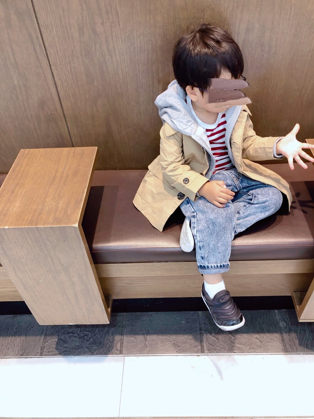「ボーダー、トレンチコート、トレンチコート×パーカー、キッズファッション、男の子、ユニクロ、kids、kidsfashion、おしゃれさんと繋がりたい、シンプル」｜「URBAN RESEARCH DOORSのFORK&SPOON　ボーダーロングスリーブTシャツ(KIDS)（Tシャツ/カットソー、レッド系）」を使った、keee◡̈♥︎さん（キッズ・90cm）の春コーディネートの1枚目の写真