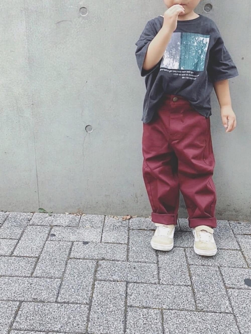 「Branshes、カーブパンツ、フォトT、男の子、ブラウン、kids、kidsfashion、秋色、タックイン、VANS」｜「LOWRYS FARMのフォトＢＩＧプリントＴＥＥ　878048（Tシャツ/カットソー、グレー系）」を使った、keee◡̈♥︎さん（キッズ・100cm）の夏コーディネートの1枚目の写真