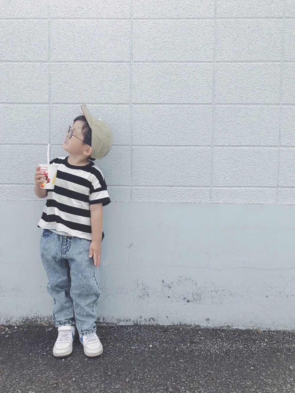 「めがね、kids、kidsfashion、シンプル、ボーダー、ケミカルウォッシュ、プチプラ、おしゃれさんと繋がりたい、これが私をアゲる服、NIKE」｜「FRUIT OF THE LOOMの【Fruit of the Loom/フルーツオブザルーム】FRUIT MAN JET CAP（キャップ、ベージュ系）」を使った、keee◡̈♥︎さん（キッズ・100cm）の春コーディネートの1枚目の写真