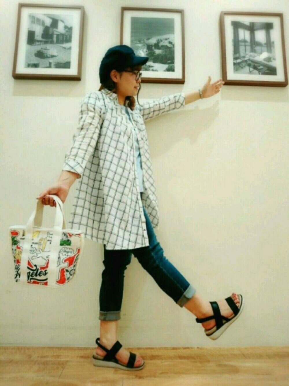 「カジュアル、デニムパンツ、summer、Tシャツ、夏、シャツスタイル、水色Ｔシャツ、キャスケット、シューラルー、ぽっちゃり」｜「DRESKIPの8枚はぎキャスケット（キャスケット、ブルー系）」を使った、のりぴーさん（レディース・160cm）の春コーディネートの1枚目の写真