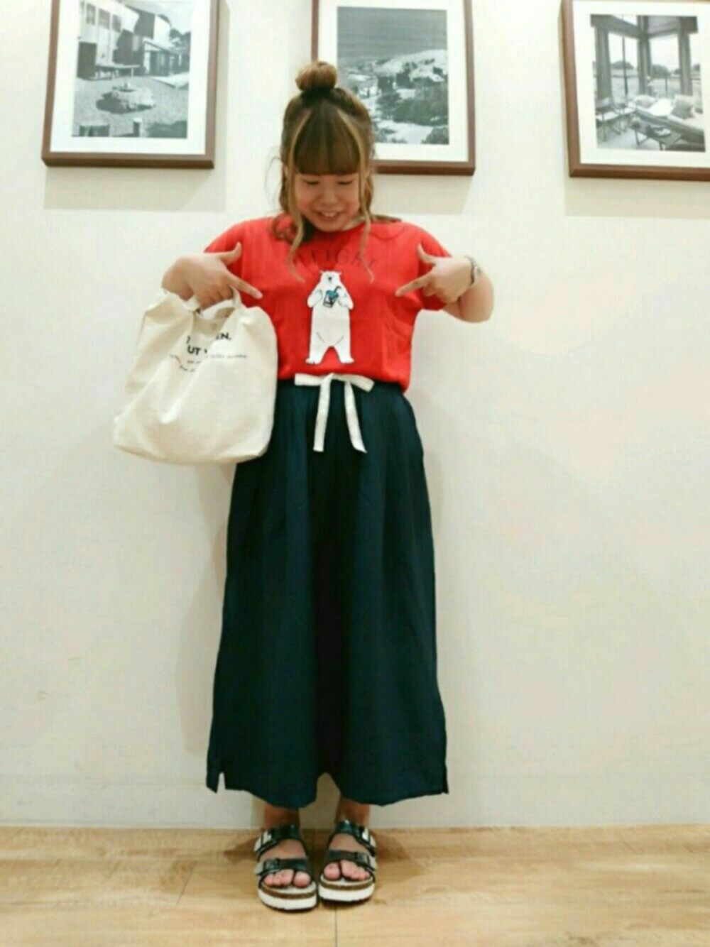 「シューラルー、ぽっちゃりコーデ、ぽっちゃり、カジュアル、アニマルＴシャツ、くまさん、Tシャツ、赤Tシャツ、summer、ハーフお団子」｜「Cutie Blondeの3WAYロゴショルダーバッグ（ショルダーバッグ、ホワイト系）」を使った、のりぴーさん（レディース・160cm）の夏コーディネートの1枚目の写真