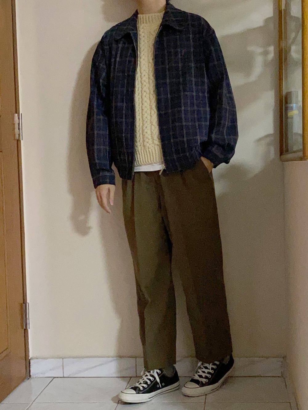 「vintage、causal」｜「Handmadeのアイテム（ニット/セーター、ベージュ系）」を使った、oeufsssssさん（メンズ・168cm）の冬コーディネートの1枚目の写真
