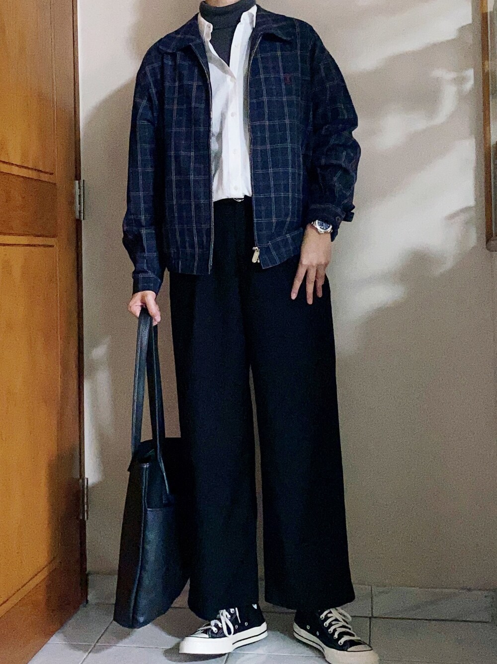 「unknown」｜「GUのアイテム（Tシャツ/カットソー、グレー系）」を使った、oeufsssssさん（メンズ・168cm）の冬コーディネートの1枚目の写真