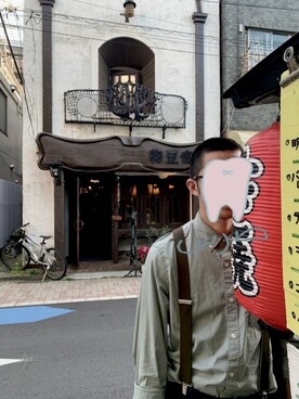 「定刻から二分遅れで鳴る時計がある喫茶のアイテム（その他、グレー系）」を使った、坊主Lv26さん（メンズ・170cm）の春コーディネート