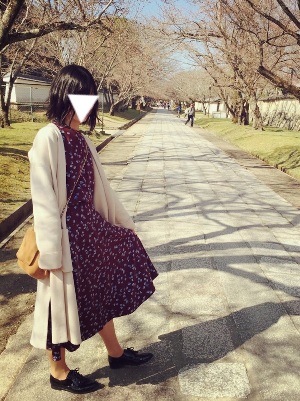 「お花見、休日スタイル、ワンピース、ドレスシューズ、ootd、スプリングSENSEOFPLACE、春」｜「Mila Owenの小花柄ワンピース（ワンピース、レッド系）」を使った、kurukuruさん（レディース・158cm）の春コーディネートの1枚目の写真