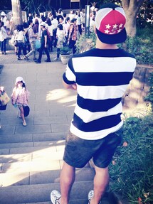 MAGIC NUMBER | キャップ、シュプリーム
Tシャツ、MAGIC NUMBER
ショーツ、シュプリーム
スニーカー、バンズ(Tシャツ/カットソー)