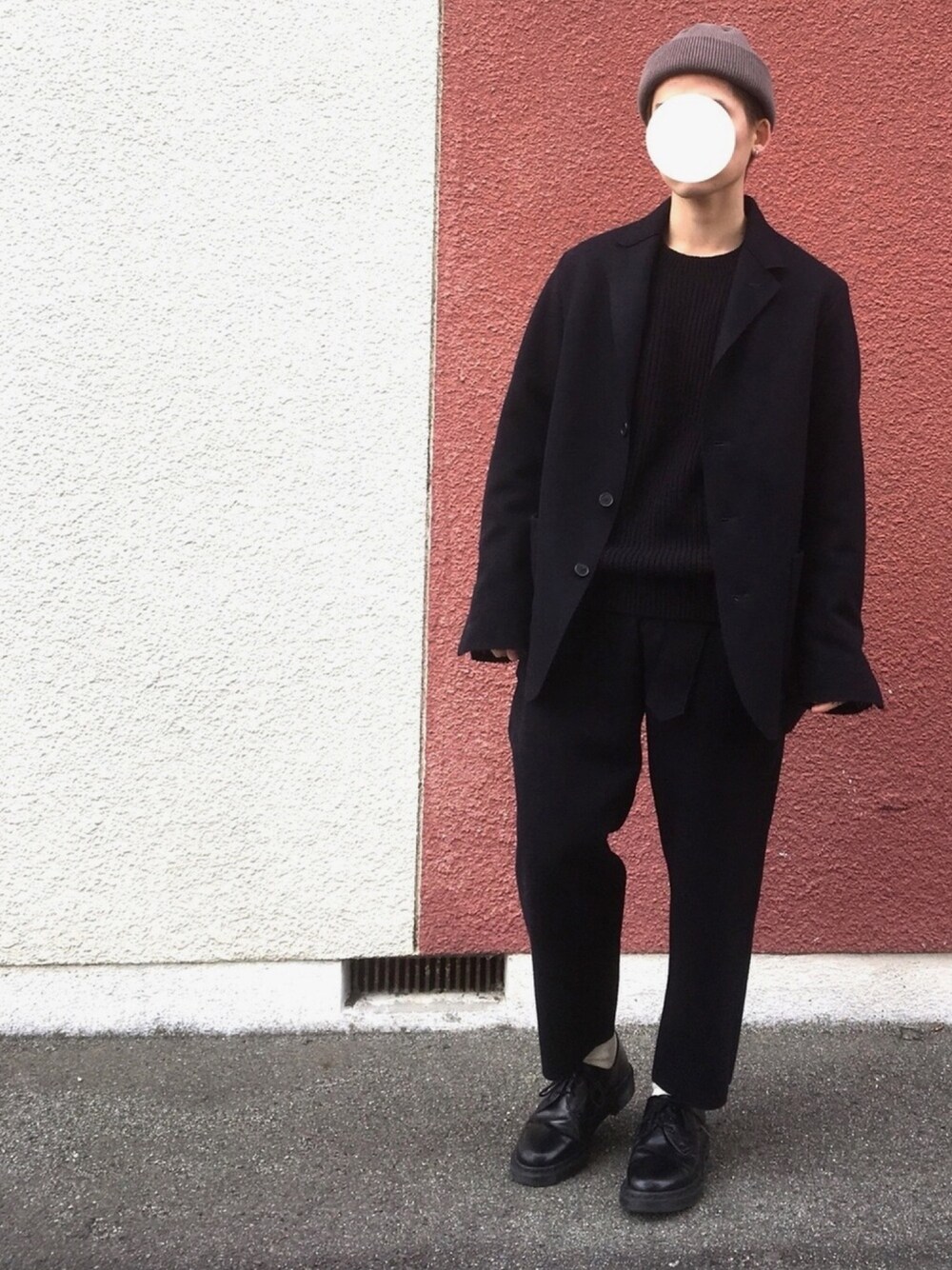 「SET UP、tim.、crepuscule、YAECA、Dr.Martens、ニットキャップ、ジャケット、スラックス」｜「tim.のアイテム（テーラードジャケット、ブルー系）」を使った、kaitoさん（メンズ・164cm）の冬コーディネートの1枚目の写真