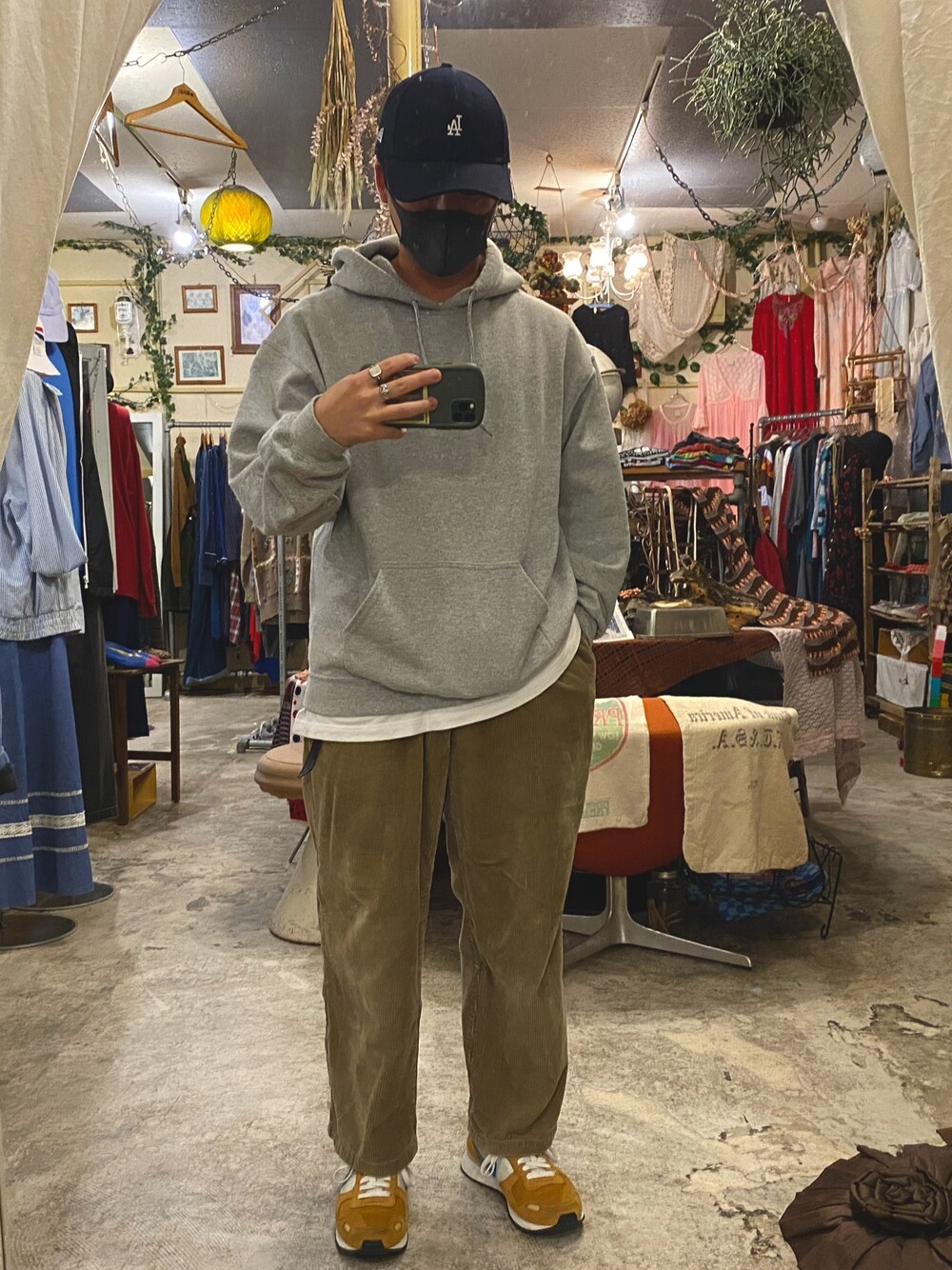 「シンプル、秋コーデ、カジュアルコーデ、スニーカー、古着、ootd、NIKE、コーデュロイ、アースカラー、vintage」｜「NEW ERAのアイテム（キャップ、ブルー系）」を使った、kaitoさん（メンズ・164cm）の秋コーディネートの1枚目の写真