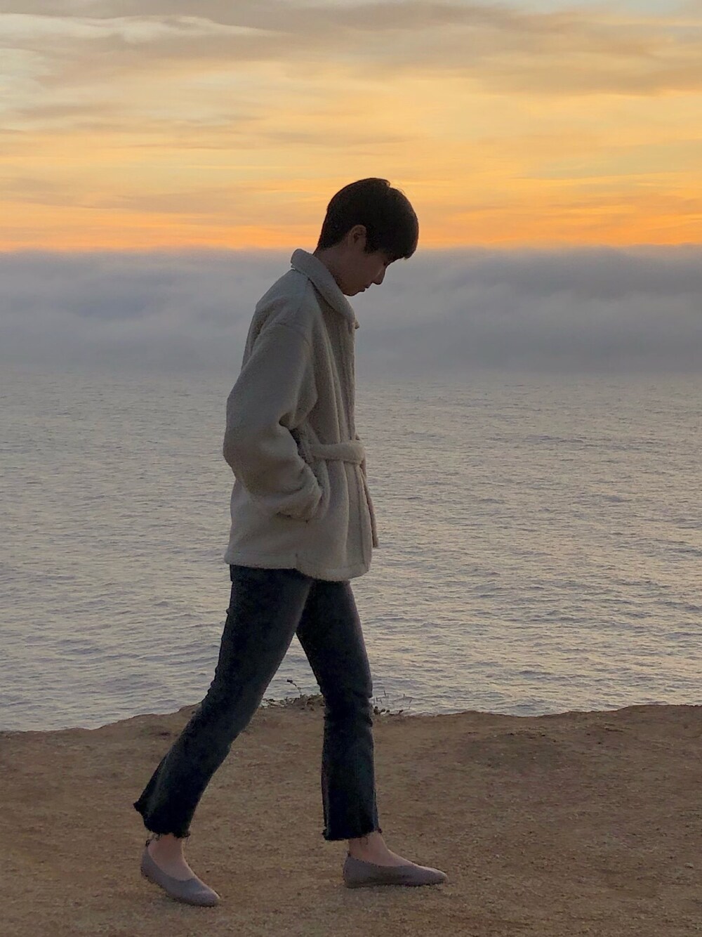 「sunset、fall」｜「UNIQLOのアイテム（ムートンコート、ベージュ系）」を使った、naanさん（レディース・168cm）の秋コーディネートの1枚目の写真