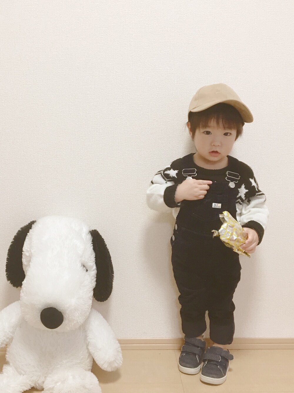 「1歳、1歳9ヶ月、男の子、男の子コーデ、おとこのこ、おとこのこスタイル、キッズコーデ、キッズファッション、サロペット」｜「???のアイテム（キャップ、ベージュ系）」を使った、SORAnagiさん（キッズ・80cm）の冬コーディネートの1枚目の写真