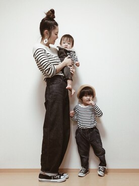 「UNIQLO（ユニクロ）のハイライズワイドストレートジーンズ（デニムパンツ）」を使った、SORAnagiさん（キッズ・90cm）の冬コーディネート