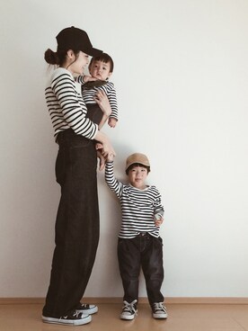 「UNIQLO（ユニクロ）のハイライズワイドストレートジーンズ（デニムパンツ）」を使った、SORAnagiさん（キッズ・90cm）の春コーディネート