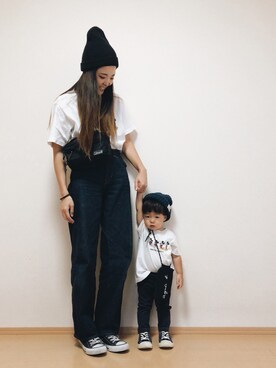 「UNIQLO（ユニクロ）のハイライズワイドストレートジーンズ（デニムパンツ）」を使った、SORAnagiさん（キッズ・90cm）の秋コーディネート