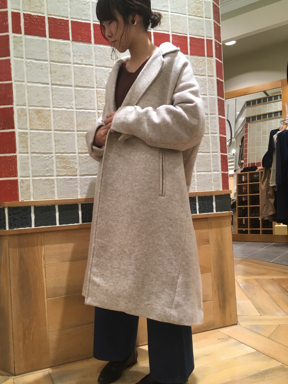 「earth music&ecology、ootd、シンプルコーデ、オーバーサイズ、チェスターコート、アウター、おしゃれさんと繋がりたい」｜「earth music&ecologyの・ビックシルエットチェスターコート（チェスターコート、ベージュ系）」を使った、キヨチャンさん（レディース・157cm）の秋コーディネートの1枚目の写真