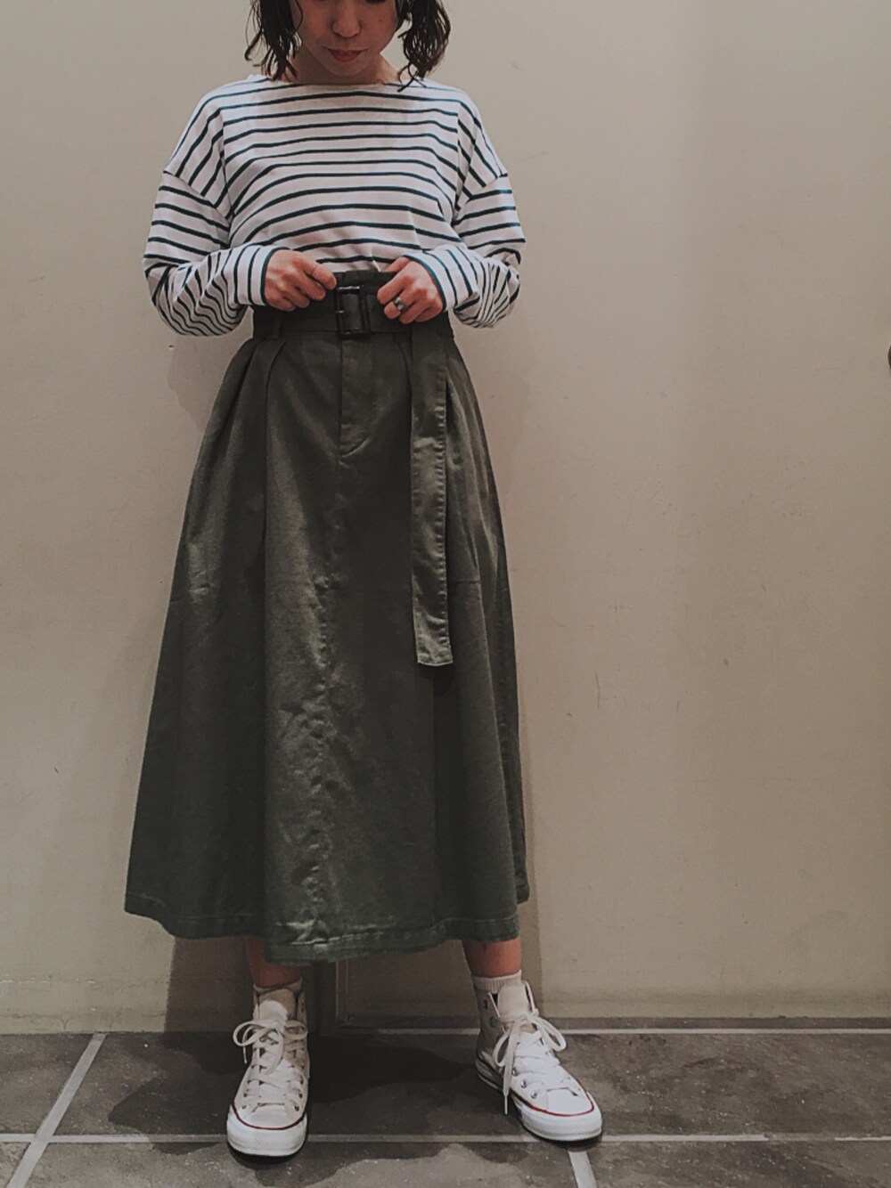 「カジュアル、シンプルコーデ、グリーンコーデ、スニーカーコーデ、ボーダー、チノスカート、お洒落さんとつながりたい、ootd、earth music&ecology」｜「earth music&ecologyのボーダーボーダーボートネックプルオーバー（Tシャツ/カットソー、グリーン系）」を使った、キヨチャンさん（レディース・157cm）の春コーディネートの1枚目の写真