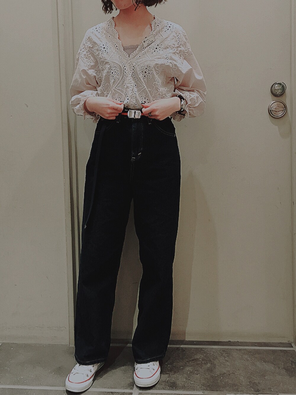 「カジュアルコーデ、スカラップブラウス、ストレートデニム、お洒落さんとつながりたい、ootd、earth music&ecology、LEE」｜「earth music&ecologyの・Vネックスカラップ刺繍プルオーバー（シャツ/ブラウス、その他）」を使った、キヨチャンさん（レディース・157cm）の春コーディネートの1枚目の写真