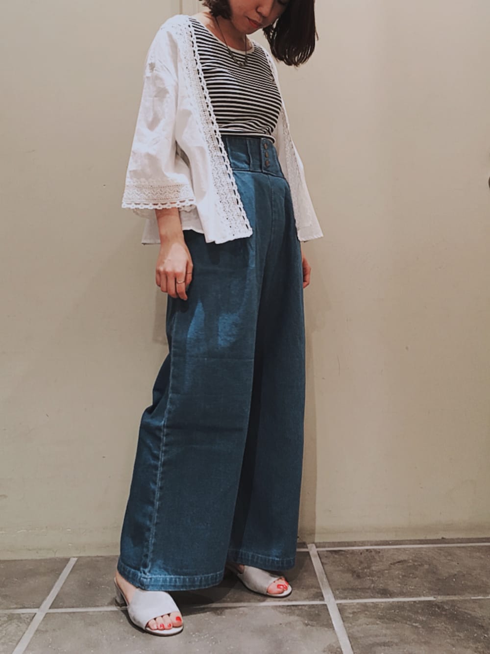 「夏コーデ、パンツスタイル、さわやか、レースカーディガン、ボーダー、デニムパンツ、earth music&ecology、アースミュージック＆エコロジー、おしゃれさんと繋がりたい」｜「earth music&ecologyの・クルーネック半袖プルオーバー（Tシャツ/カットソー、その他）」を使った、キヨチャンさん（レディース・157cm）の春コーディネートの1枚目の写真