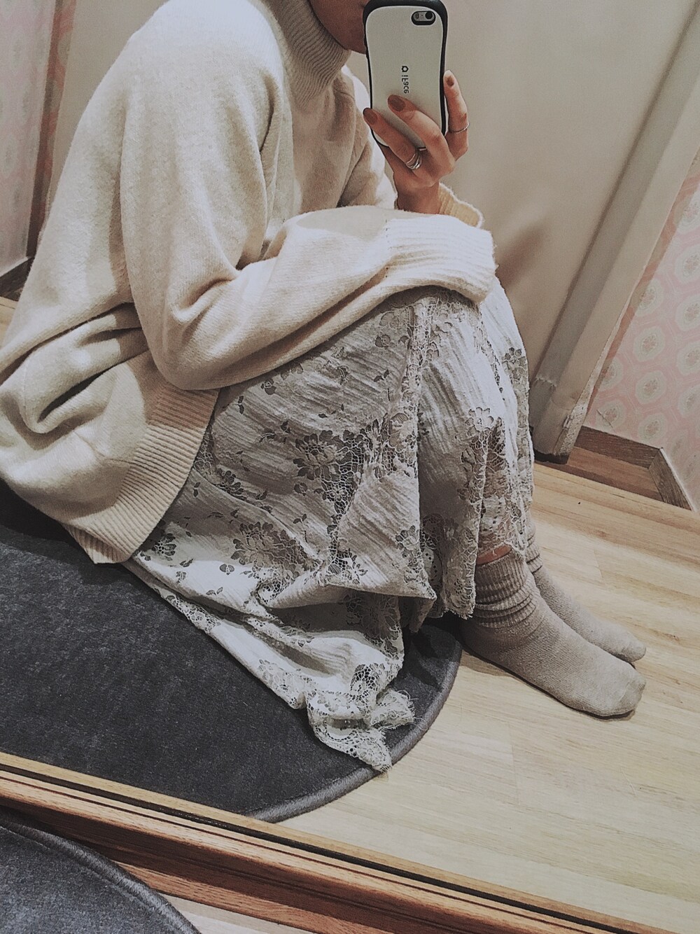 「earth music&ecology、アースミュージック＆エコロジー、ootd、おしゃれさんと繋がりたい、レーススカート、ロングスカート」｜「earth music&ecologyの・ふわふわレースマキシスカート ●（スカート、ベージュ系）」を使った、キヨチャンさん（レディース・157cm）の秋コーディネートの1枚目の写真