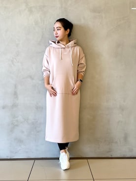 「白スニーカー」｜「アイテム（ワンピース/ドレス、ピンク系）」を使った、fuchikoさん（レディース・154cm）の冬コーディネート