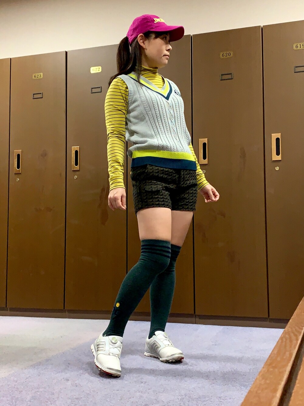「ゴルフ、ゴルフウェア、ゴルフ女子、ゴルフコーデ、秋」｜「PEARLY GATESのアイテム（その他パンツ、ブラウン系）」を使った、qurocheさん（レディース・156cm）の秋コーディネートの1枚目の写真
