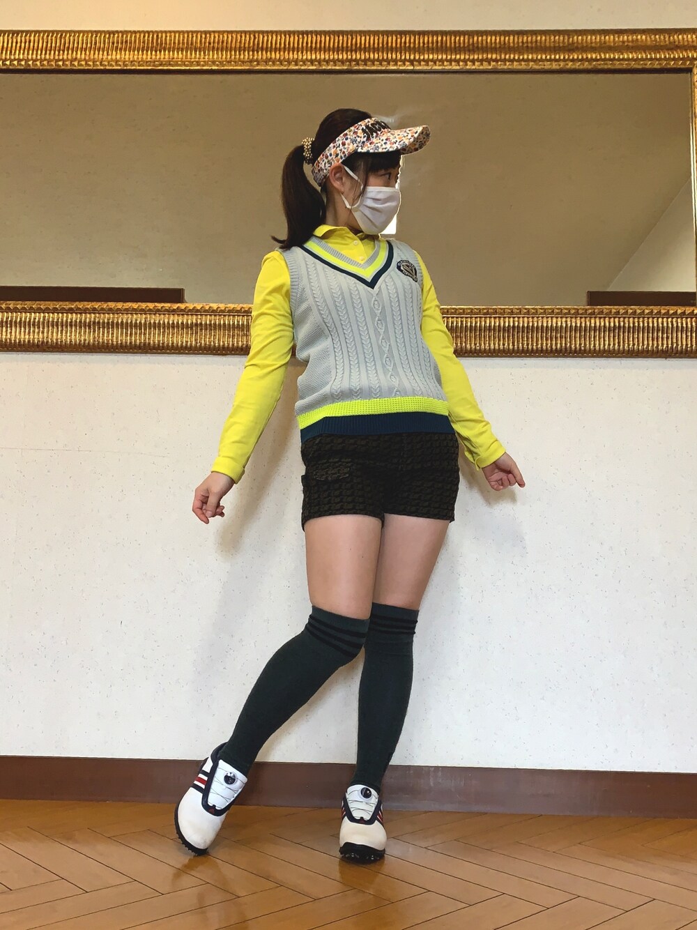 「ゴルフ、ゴルフウェア、ゴルフコーデ、ゴルフ女子」｜「PEARLY GATESのアイテム（その他パンツ、ブラウン系）」を使った、qurocheさん（レディース・156cm）の春コーディネートの1枚目の写真