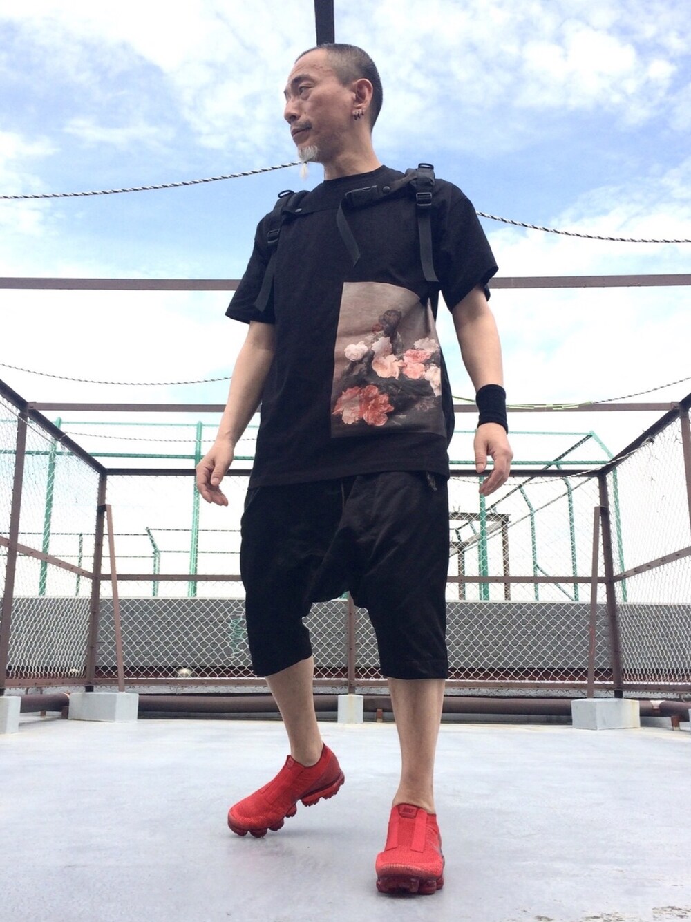 「セールで買いました、セール、通販、ヴェトモン、ラフシモンズ、ニューオーダー、ジョイディヴィジョン、いつも同じ服装、夏セールで買いました」｜「RAF SIMONSのアイテム（Tシャツ/カットソー、ブラック系）」を使った、つーるはーさん（メンズ・168cm）の夏コーディネートの1枚目の写真