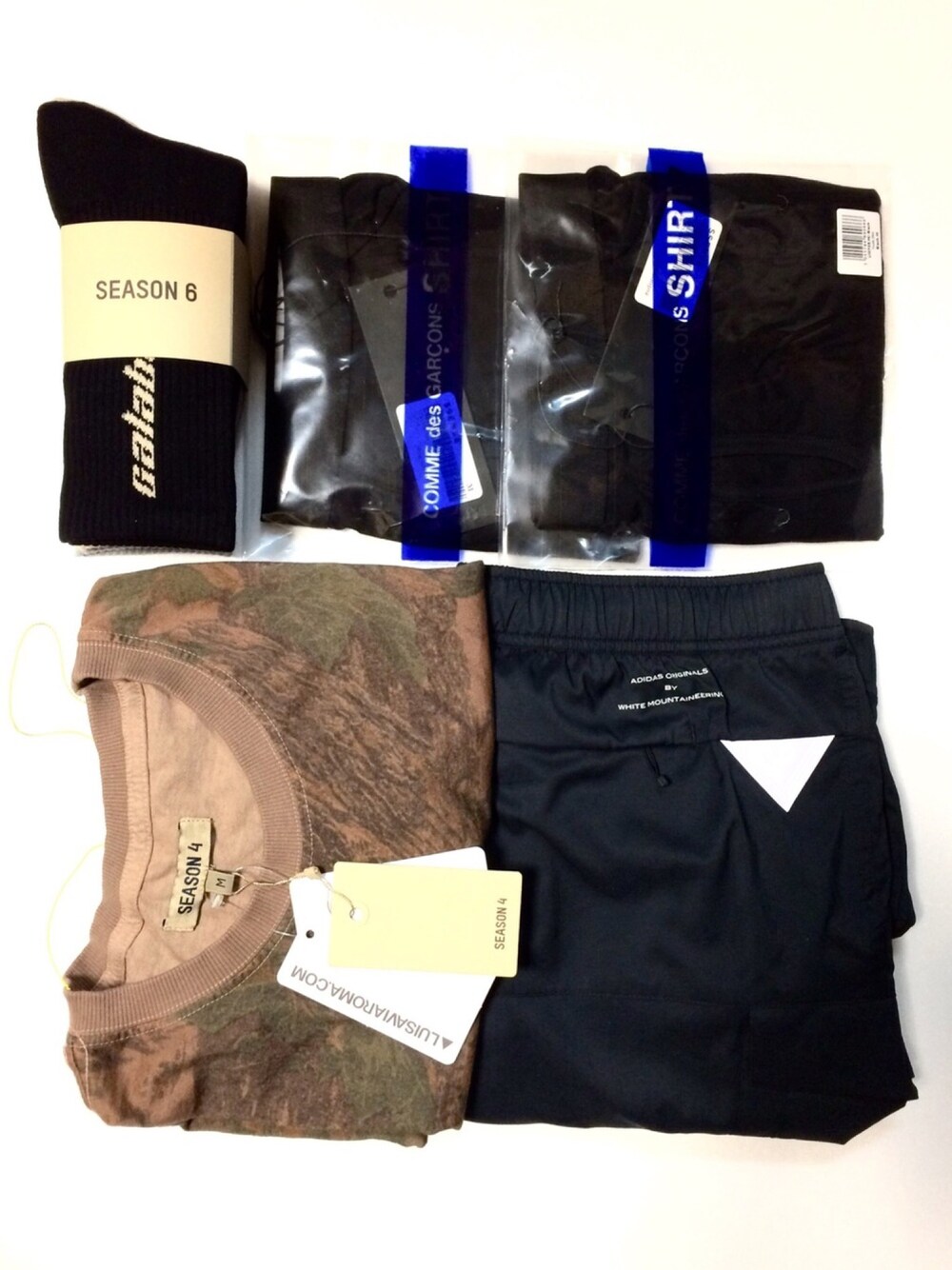 「お買物、普段着、日用品、イージー、アディダス、ホワイトマウンテニアリング、ギャルソンシャツ、海外通販、セール、夏セールで買いました」｜「Yeezyのアイテム（ソックス/靴下、ブラック系）」を使った、つーるはーさん（メンズ・168cm）の春コーディネートの1枚目の写真