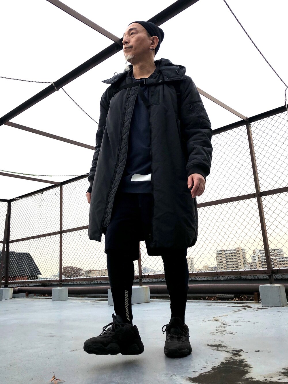 「お仕事」｜「Dior hommeのアイテム（ニットキャップ/ビーニー、ブラック系）」を使った、つーるはーさん（メンズ・168cm）の冬コーディネートの1枚目の写真