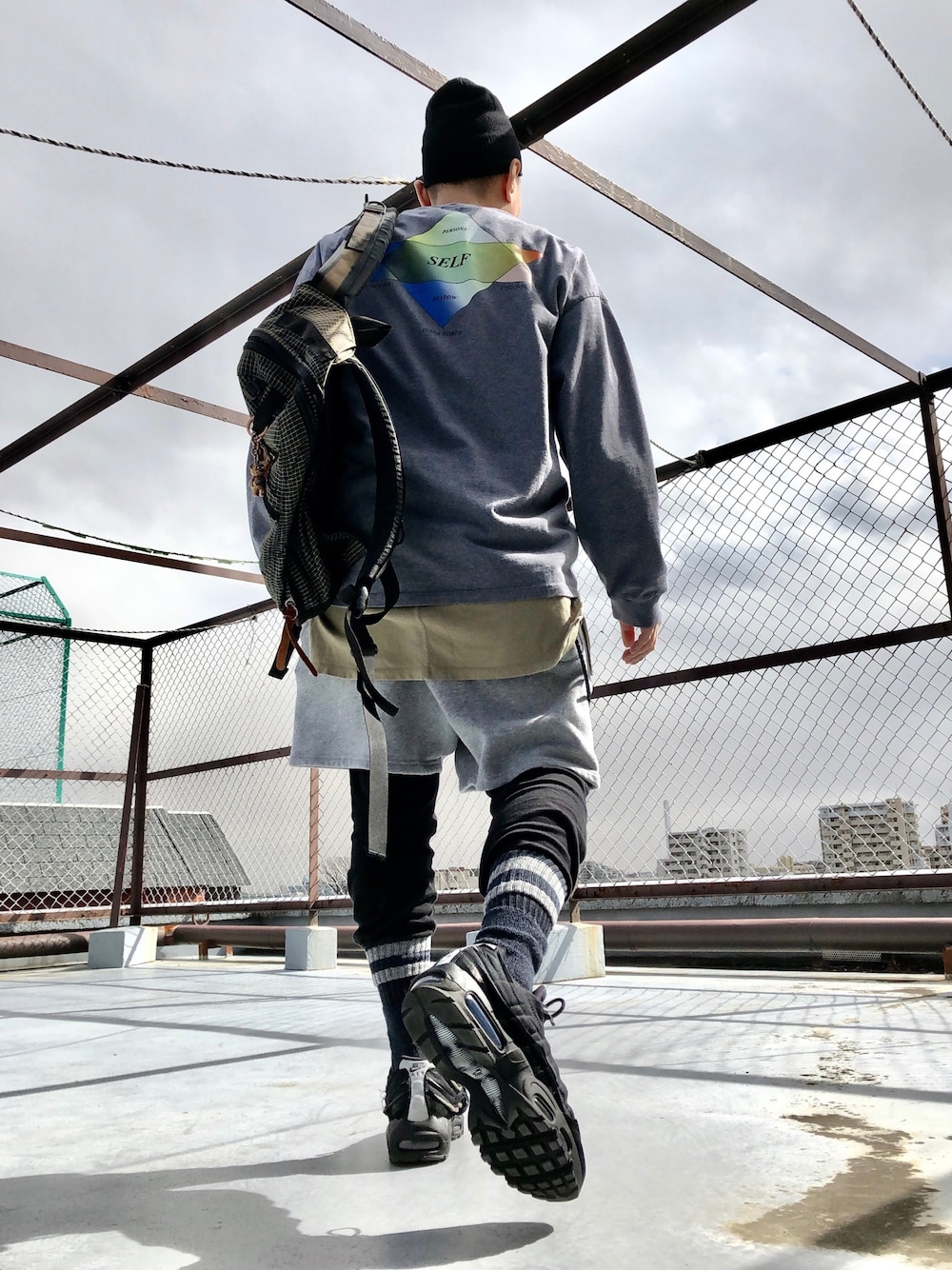 BALENCIAGAのスウェット（グレー系）を使ったメンズ人気ファッション