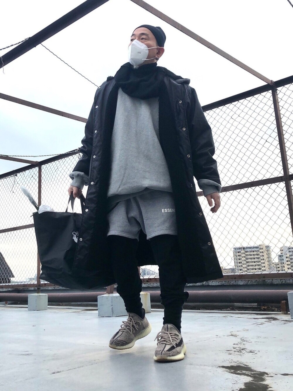 「仕事着、シンプルコーデ、モノトーン、おっさん、ストリートコーデ、大人カジュアル、私の推しブランド」｜「Dior hommeのアイテム（ニットキャップ/ビーニー、ブラック系）」を使った、つーるはーさん（メンズ・166cm）の冬コーディネートの1枚目の写真