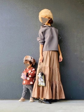 「アイテム（スカート、ブラウン系）」を使った、muguさん（キッズ・80cm）の秋コーディネート