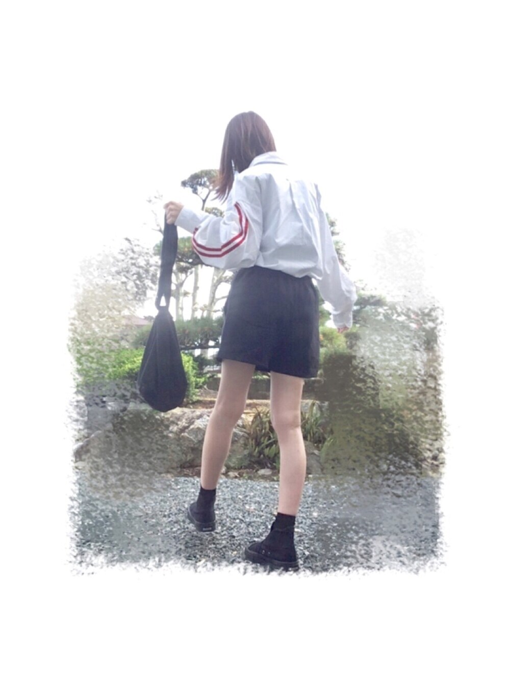 「stoop、IamI in fact…、zucca、リメイクシャツ、お結びバッグ、ベルトスニーカー、春コーデ、ゆるコーデ」｜「I am I in fact...のナイロンコットンダブルクロス　ショートパンツ（その他パンツ、ブラック系）」を使った、◻︎さん（レディース・153cm）の春コーディネートの1枚目の写真