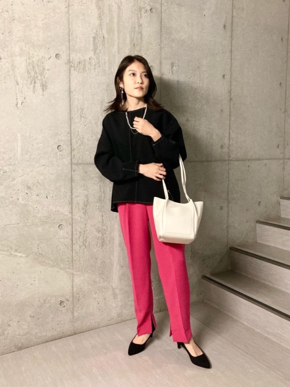 「トレンド、シューズ、モード、シャツ/ブラウス、👟バッグ、ぱんつ、□骨格ストレート、■BRACTMENT、■EMMEL REFINES」｜「green label relaxingのポインテッド プレーン パンプス(5cmヒール)（パンプス、ブラック系）」を使った、ユキカさん（レディース・156cm）の秋コーディネートの1枚目の写真