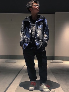 「off white」｜「アイテム（マウンテンパーカー）」を使った、syoさん（メンズ・165cm）の冬コーディネート