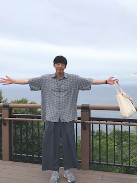 「DETAILS（ディテールズ）のアイテム（スラックス）」を使った、しゅうしゅう(高橋一生の弟)さん（メンズ・187cm）の夏コーディネート