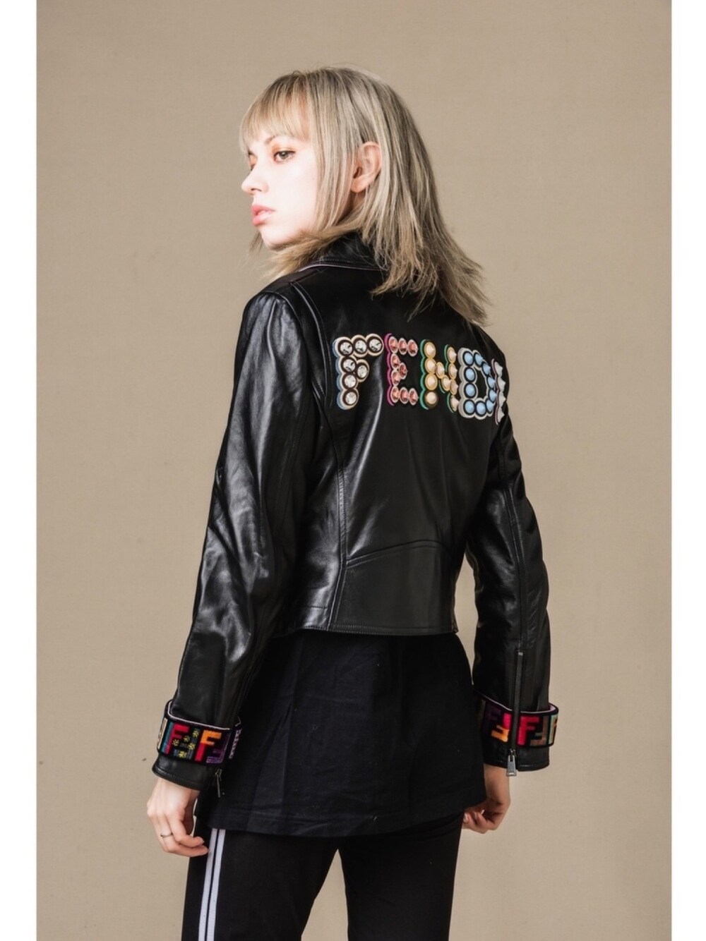 「FENDI、フェンディ、ライダースジャケット、秋のコーデ、クリスマス」｜「FENDIのアイテム（ライダースジャケット、ブラック系）」を使った、MLSさん（レディース・172cm）の秋コーディネートの1枚目の写真
