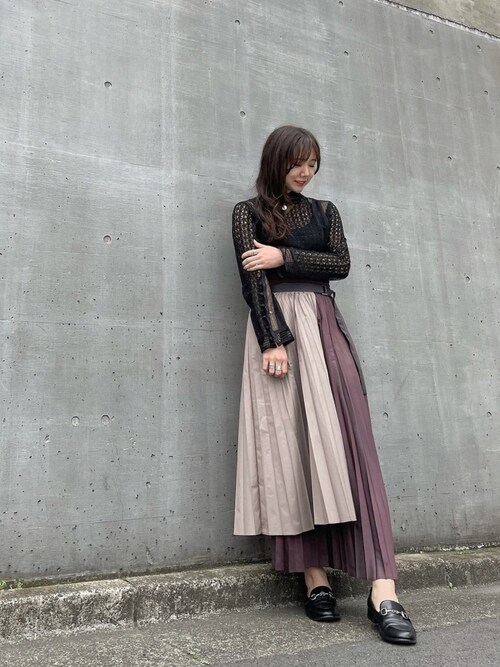 UNITED TOKYOのフェイスサテンスカート
