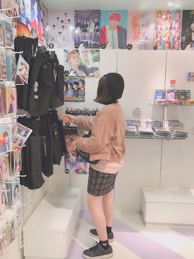 「earth music&ecology（アースミュージックアンドエコロジー）のアイテム（MA-1）」を使った、ねるれすとさん（レディース・161cm）の春コーディネート