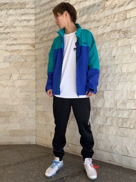 「KaneZ（ケインズ）のアイテム（Tシャツ/カットソー）」を使った、アカマツチアリさん（メンズ・178cm）の春コーディネート