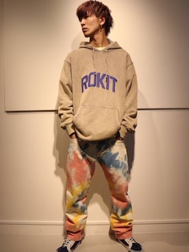 「ROKIT（ロキット）のアイテム（トップス）」を使った、アカマツチアリさん（メンズ・178cm）の春コーディネート