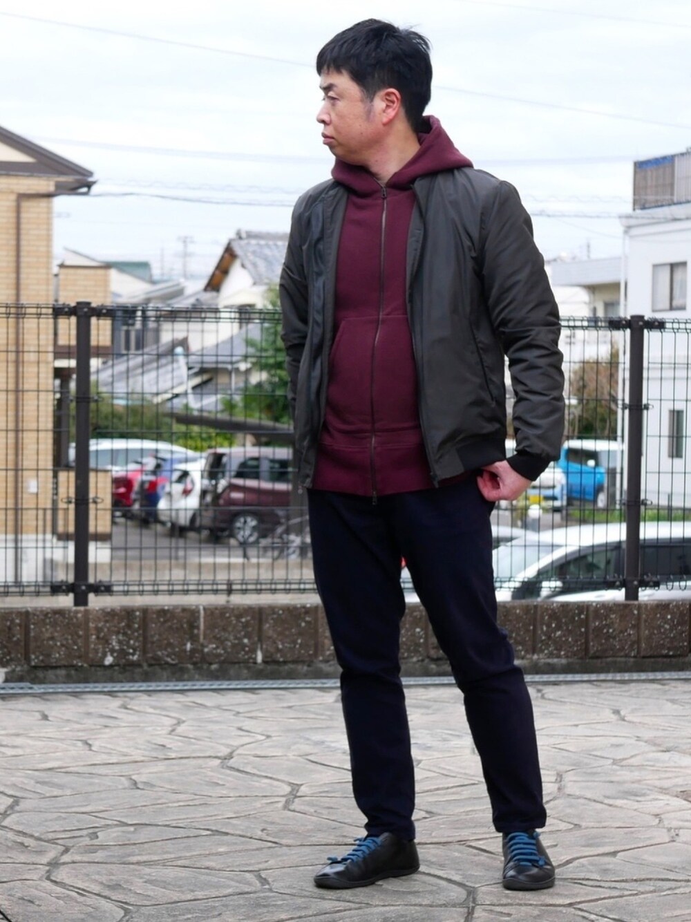 「ブルゾン、パーカー、春コーデ、大人カジュアル、黒、レザーシューズ、ボルドー、ダークカラー、ZARA、ショート丈」｜「ZARAのアイテム（MA-1、グリーン系）」を使った、ZA@ROさん（メンズ・168cm）の春コーディネートの1枚目の写真