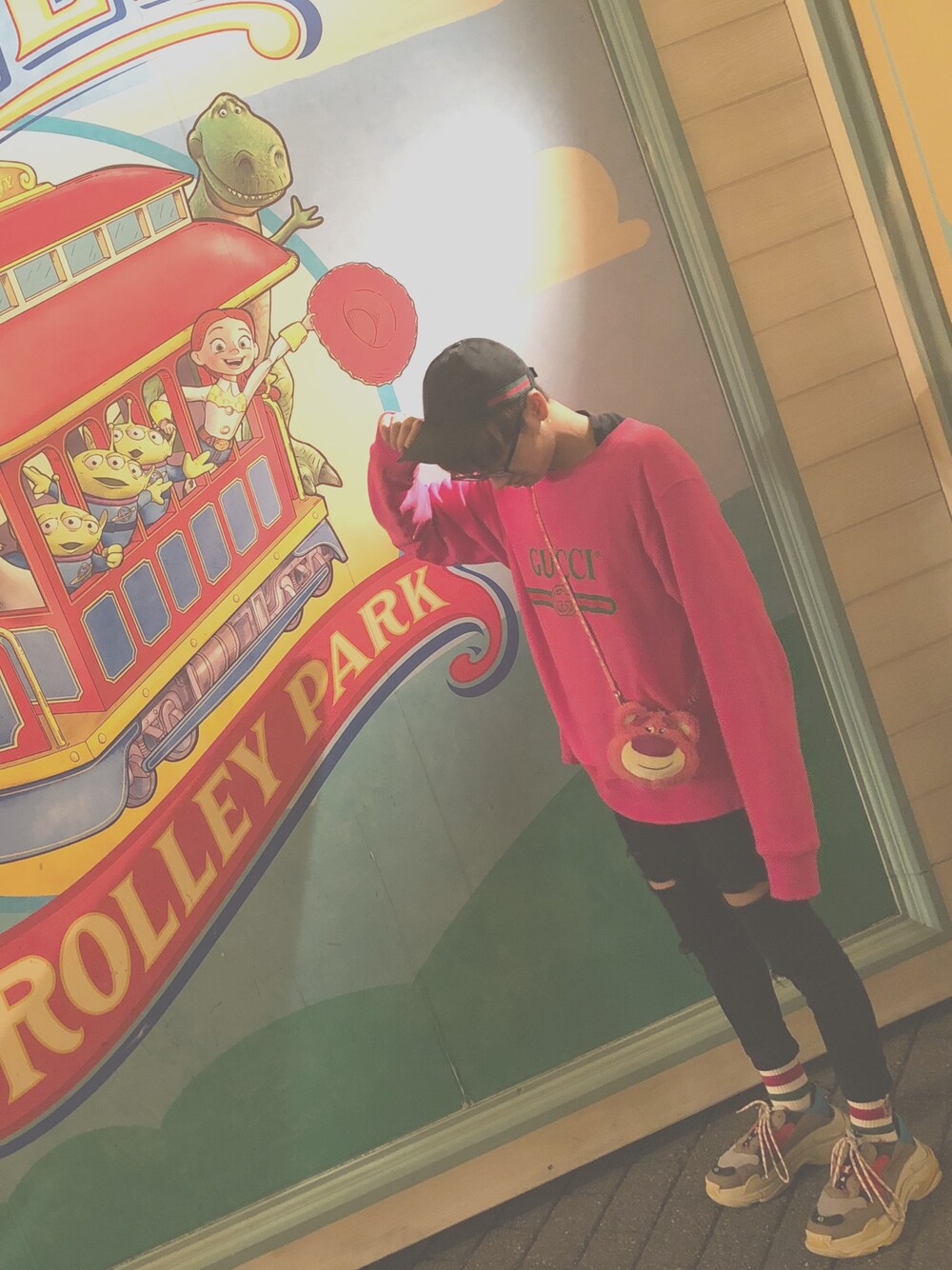 「disney、GUCCI、BALENCIAGA、ootd、いいね、save、フォローお願いします🤑、お洒落さんとつながりたい、韓国好きな人と繋がりたい、wearhalloween2018」｜「GUCCIのアイテム（キャップ、ブラック系）」を使った、Juntaさん（メンズ・175cm）の秋コーディネートの1枚目の写真