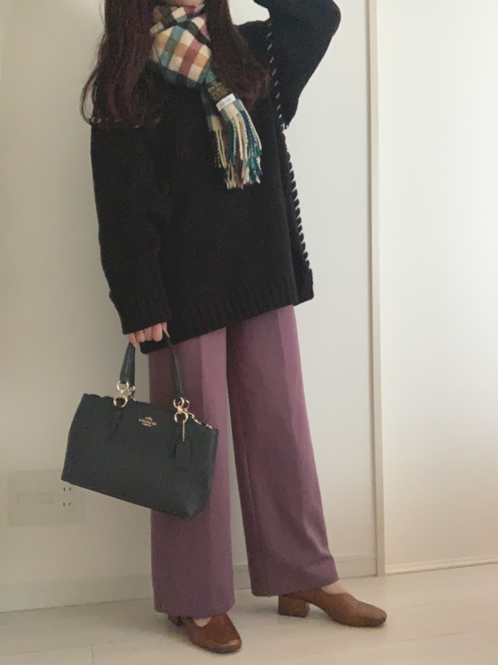 「Paul Smithのアイテム（マフラー、ブラウン系）」を使った、ゆきちさん（レディース・153cm）の冬コーディネートの1枚目の写真