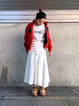 「アイテム（ミリタリージャケット、レッド系）」を使った、SAKIさん（レディース・152cm）の春コーディネート
