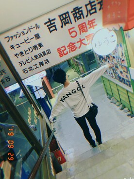 「CONVERSE（コンバース）のアイテム（ショルダーバッグ）」を使った、りょーまさん（メンズ・176cm）の秋コーディネート