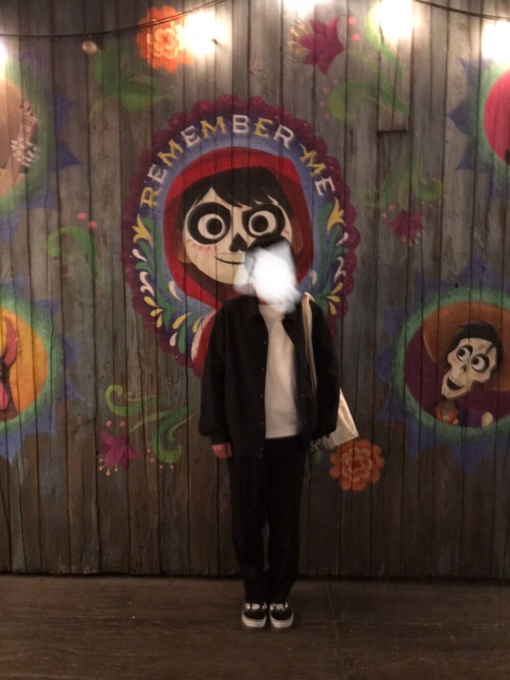 「ディズニー」｜「SENSE OF PLACE by URBAN RESEARCHの4WAYコーチジャケット（その他アウター、ブラック系）」を使った、ささおさん（メンズ・173cm）の春コーディネートの1枚目の写真