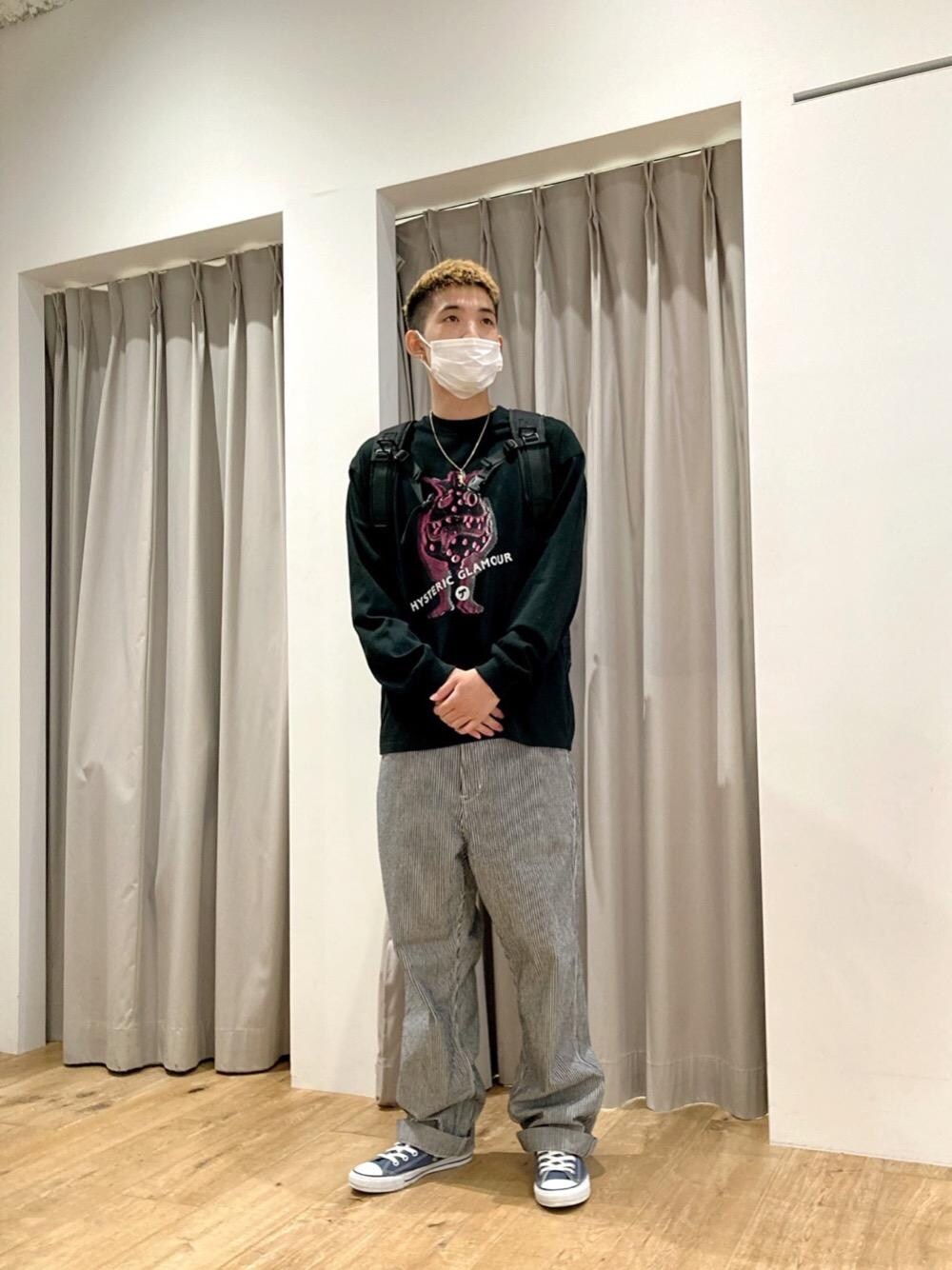 「ヒステリックグラマー、ストリートコーデ、ロンt、hysteric glamour、秋🍁コーデ」｜「HYSTERIC GLAMOURのSTAR WOMAN刺繍ナイロン バックパック（バックパック/リュック、ブラック系）」を使った、arayu0807さん（メンズ・175cm）の秋コーディネートの1枚目の写真