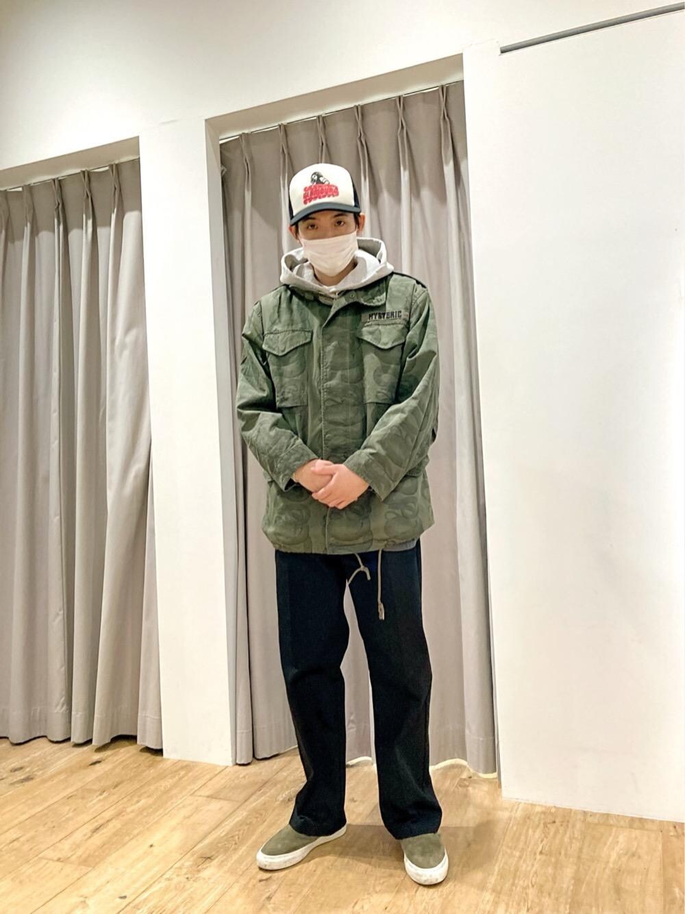 「ジャケット、ヒステリックグラマー、hysteric glamour、あめかじ」｜「HYSTERIC GLAMOURのHYSTERIC PIN チノパンツ（その他パンツ、ブラック系）」を使った、arayu0807さん（メンズ・175cm）の秋コーディネートの1枚目の写真